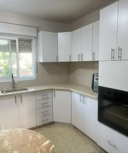 חידוש מטבח לבן